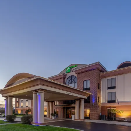 Holiday Inn Express & Suites BOWLING GREEN by IHG