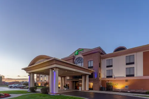 Holiday Inn Express & Suites BOWLING GREEN by IHG