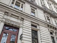 LSE High Holborn Hotel dekat St James