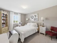 Modern Niagara Retreat 3Br Home Near Falls & Brock Hotels in Thorold