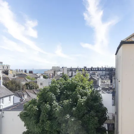 Brighton Sleeps 13 Beach Walk Hove Centre