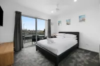 Spacious 2-bed Stay on Marine Parade