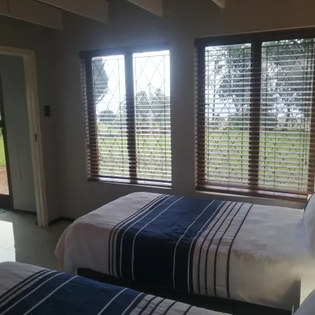 Crest Farm - Self-Catering 2-Bedroom, Wi-fi, Views, Swiming Pool