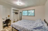 Stunning View! Peaceful Family Home w/ Yard in Roy - Homestays