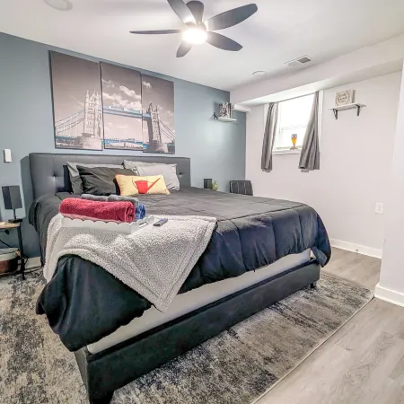Lovely 4Br Home with King Bed Sleeps 8 & Free Parking