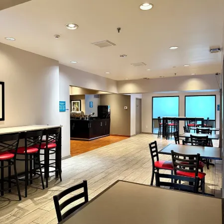 Ramada by Wyndham Glendale Heights/Lombard