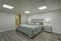 Walk to Pawtucket Country Club! Sleek Condo - WiFi