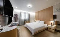 H Avenue Gimhae Samgye - 3-Star