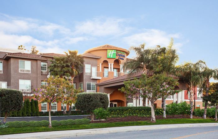 Holiday Inn Express & Suites CORONA by IHG