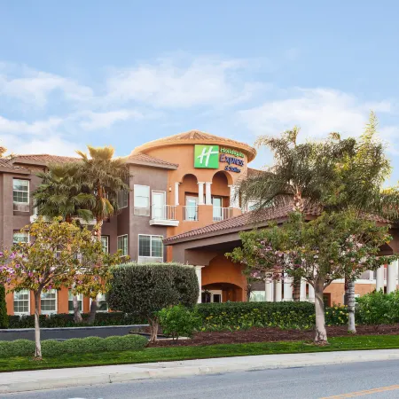 Holiday Inn Express & Suites CORONA by IHG