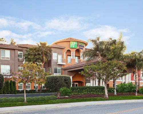 Holiday Inn Express & Suites CORONA by IHG Hotels in Corona
