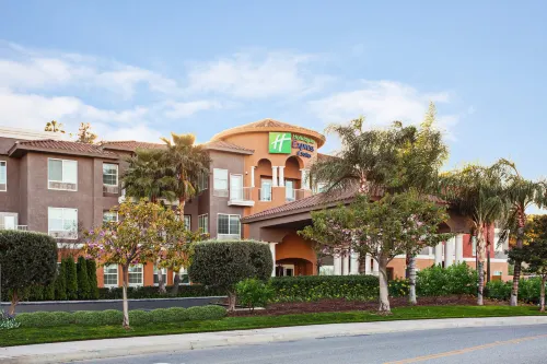 Holiday Inn Express & Suites CORONA by IHG - Gym