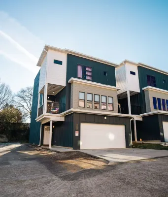 Butterfly BNB - Unforgettable Nashville Experience - balcony