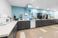 Days Inn by Wyndham York - parking