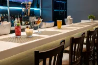 The Kenilworth Hotel - Airport West - ที่มีบาร์