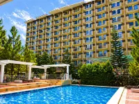 Spacious Davao City Apartment 3 Bedrooms, Pool, and Pine Trees - Condos