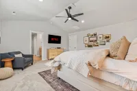 Generous 4BR Home w Hot Tub & Game room - 2-Star