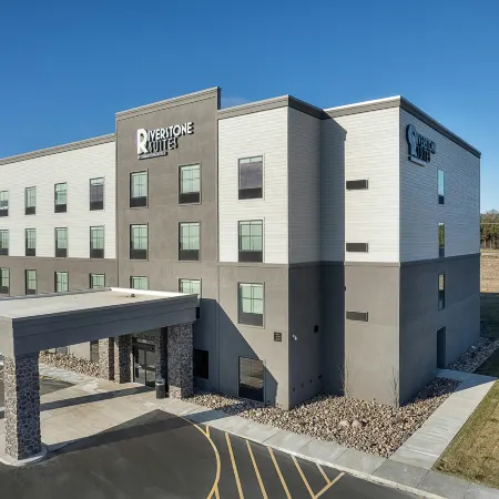 Riverstone Suites - Chippewa Falls