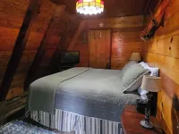 2英畝林地木屋2張特大床&1張雙人床,戶外火爐&停車位充足! - Wi-Fi