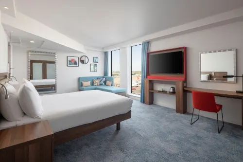 Hampton by Hilton London Stansted Airport - bar