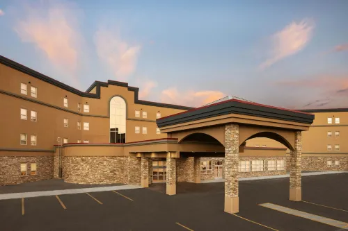 Delta Hotels Grande Prairie Airport - Parking