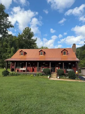 Log Cabin in the Field - Pet friendly