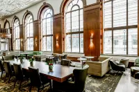 Hotel Fort des Moines, Curio Collection by Hilton - breakfast