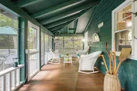 Dainty New Preston Cottage w/ Dock & Lake Views! - Pet friendly