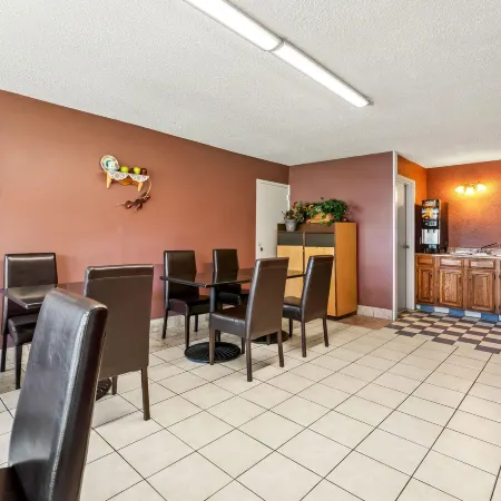 Howard Johnson by Wyndham Albany