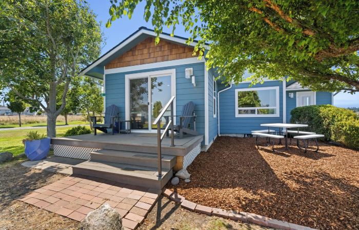 Juan de Fuca Waterfront Hotel & Cottages