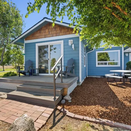Juan de Fuca Waterfront Hotel & Cottages