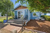 Juan de Fuca Waterfront Hotel & Cottages - Mountain view