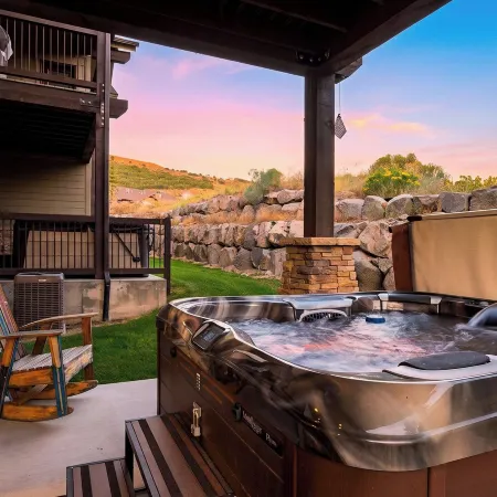 High West Hideaway by Avantstay Mountain-view Townhome Hot Tub + Firepit Near Park City