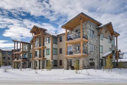 Ski Season Escape! Fraser Condo & Hot Tub - Lejligheder