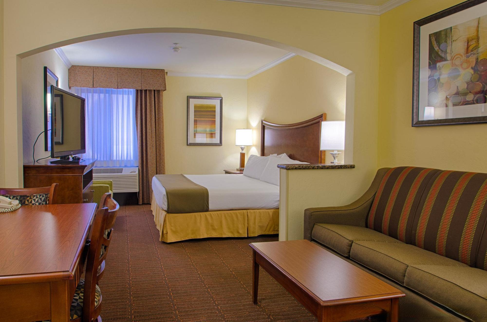 Holiday Inn Express & Suites Tucson Mall