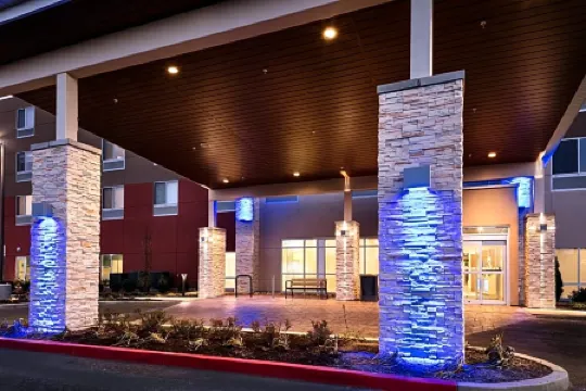 Holiday Inn Express & Suites BEND SOUTH by IHG