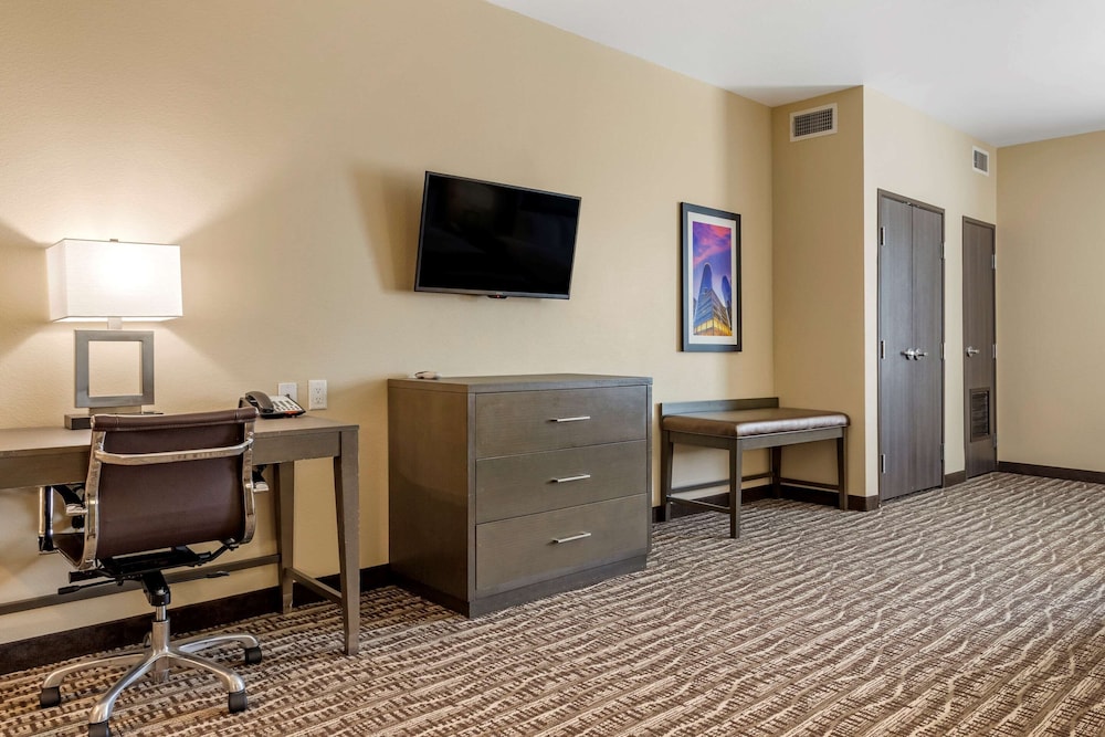 Comfort Suites Northwest Houston at Beltway 8