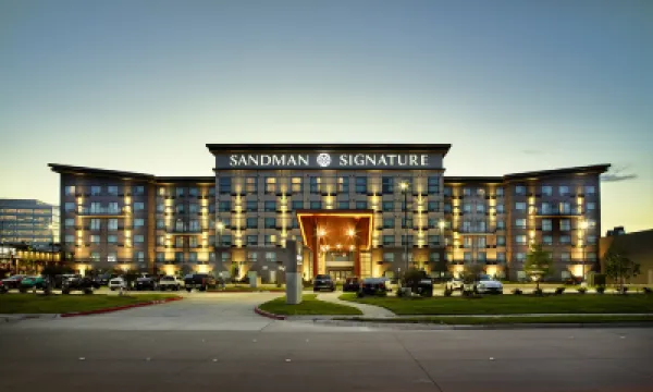Sandman Signature Plano-Frisco Hotel Hotels near Third Place Park