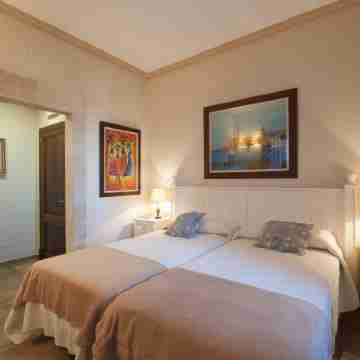 Can Corem de Son Moix - Luxurious 6-Bedroom Villa Just 10 Minutes from the Beach Rooms