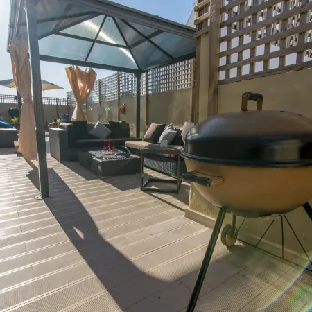 Olhão Townhouse with Roof Terrace & Courtyard – 5Min to Ferry & Market
