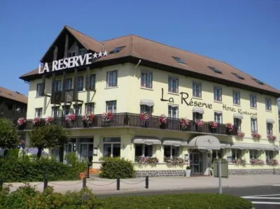 Hôtel la Réserve Отели рядом с достопримечательностью «Acro-Sphere»