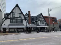 Seven Gables Inn, St. Louis West, a Tribute Portfolio Hotel Hotels in Clayton
