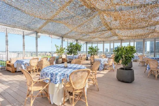 The Beverly Hilton Отели рядом с достопримечательностью «Родео Драйв»