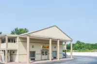 Super 8 by Wyndham Old Saybrook Hotels near Re-Unique