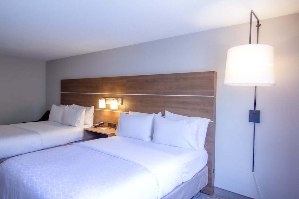 Holiday Inn Express & Suites - Lincoln East - White Mountains, an Ihg Hotel