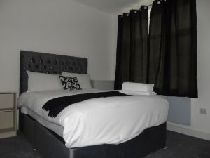 Inviting 1-Bed Ground Floor Apartment in Bolton