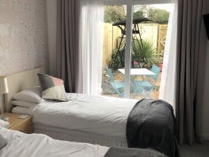 Basingstoke En Suite Room in Garden Annex