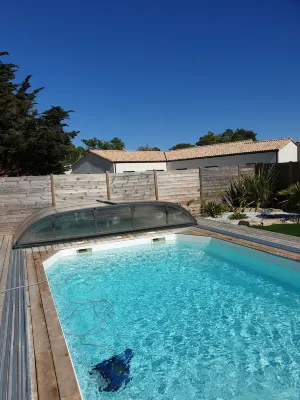House with Private Pool Các khách sạn gần Camping Le Verdon