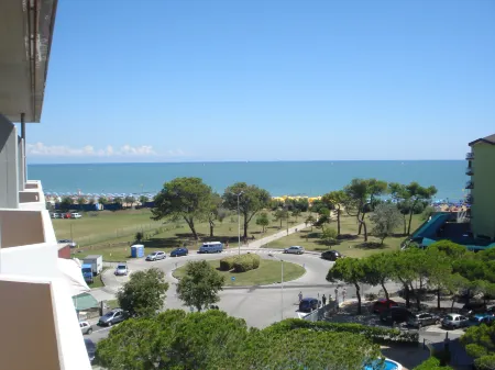 Colourful Flat with a Balcony