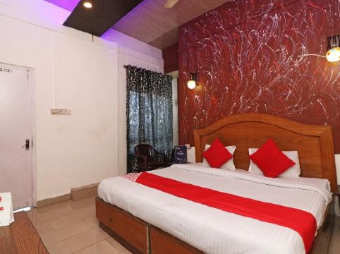 OYO 74701 Hotel Apple Suites.